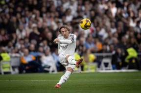 关于皇马五连胜继续领跑积分榜，莫德里奇主帅陷下课危机！的信息-乐动平台